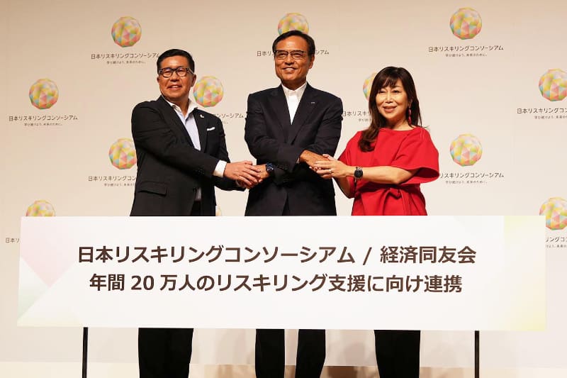 左からグーグル  奥山真司 代表(左)、経済同友会 代表幹事 新浪剛史氏、グーグル バイスプレジデント アジア太平洋・日本地区 マーケティング 岩村水樹氏