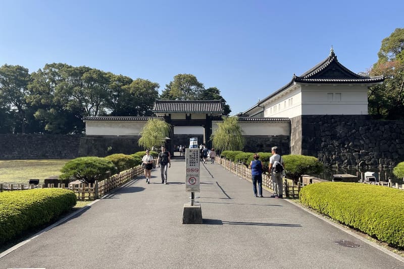 皇居三の丸尚蔵館は、旧江戸城の大手門を入ってすぐの場所にある