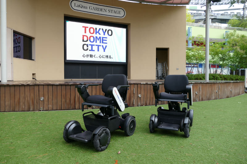 「WHILL Model C2」。利用条件はなく、誰でも無料で借りられる