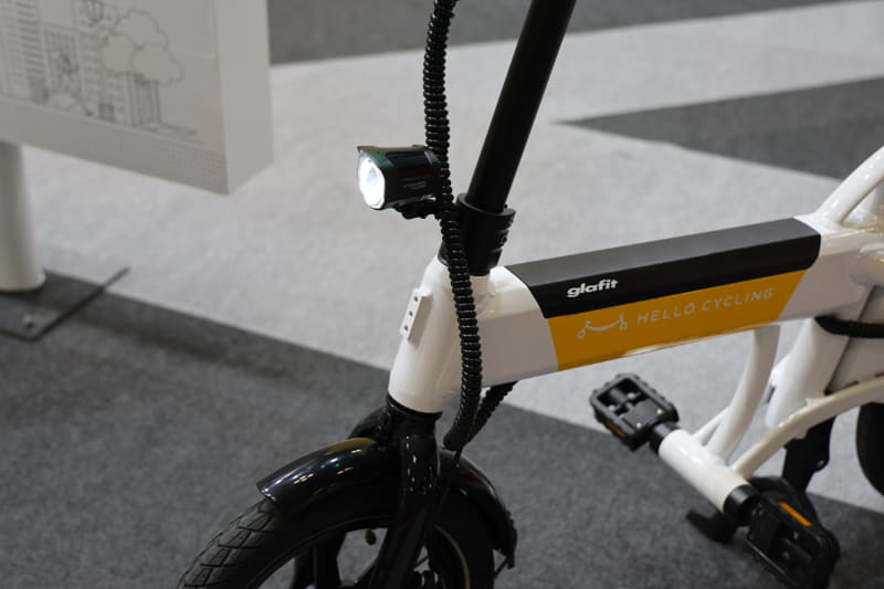 原付バイクなどと同様にフロントライトは常時点灯