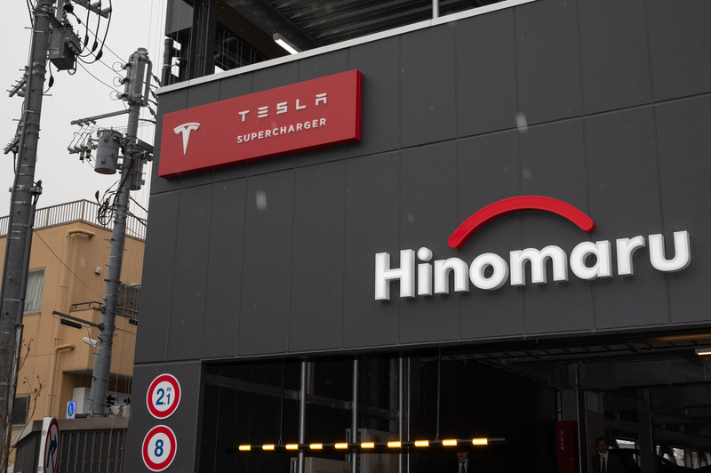 足立区の事業所はテスラ スーパーチャージャーを設置、一般のテスラオーナーも利用できる