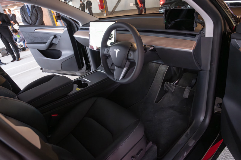 モデルYの内部