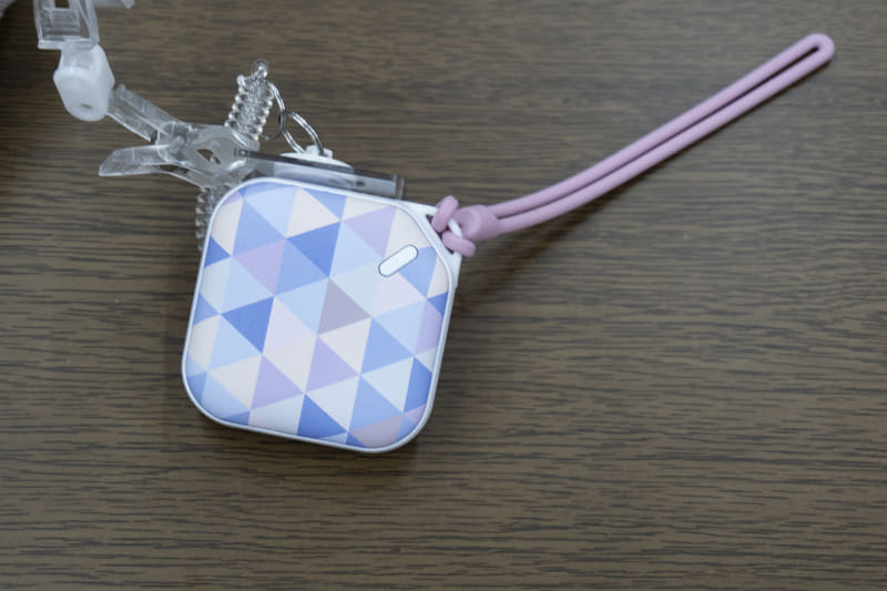 エレス LEDライト付き充電式カイロ イーカイロ カレ ジオメトリー EK-CR23(GM)(2,750円)