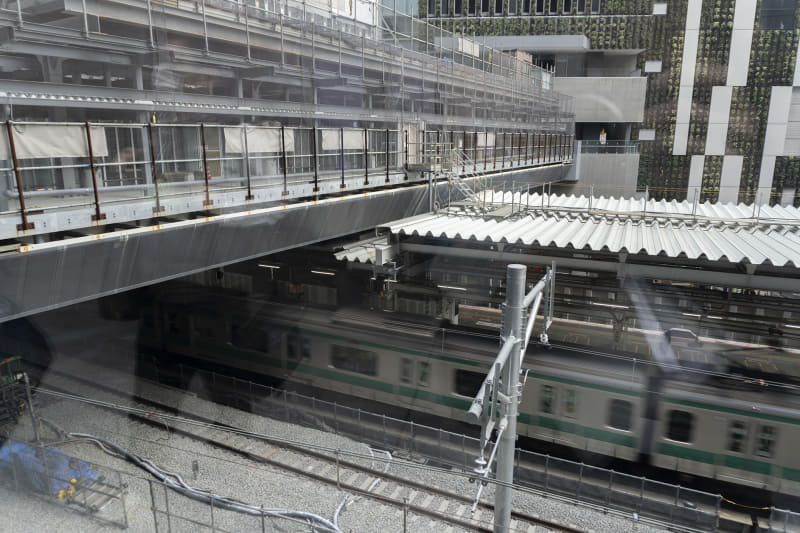 サクラステージ側から見た北自由通路。奥にある建物はストリーム