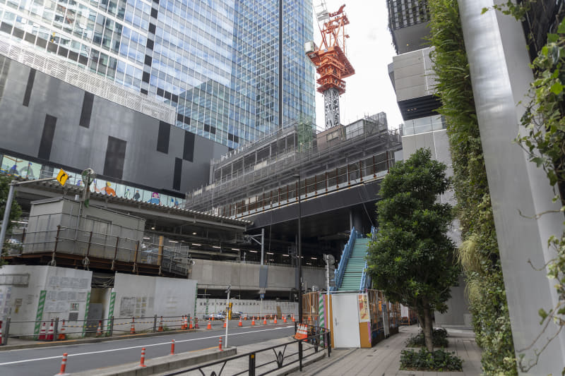 ストリーム側から見た北自由通路。左奥にある建物はサクラステージ