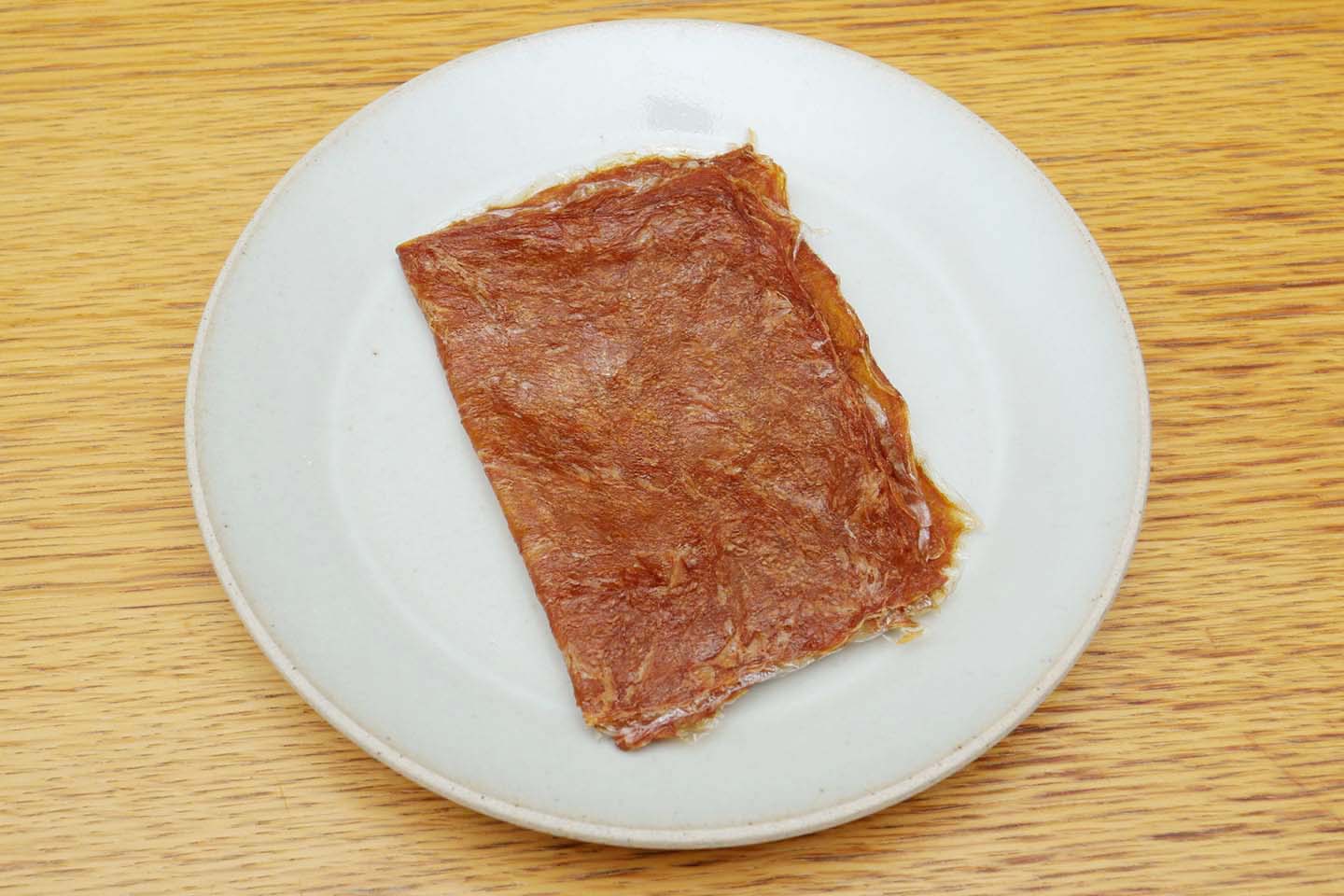 乾燥されたお出汁。粉末ではなく板状になっている。しかもこの時点でお出汁のいい香りが漂ってきて食欲をそそる