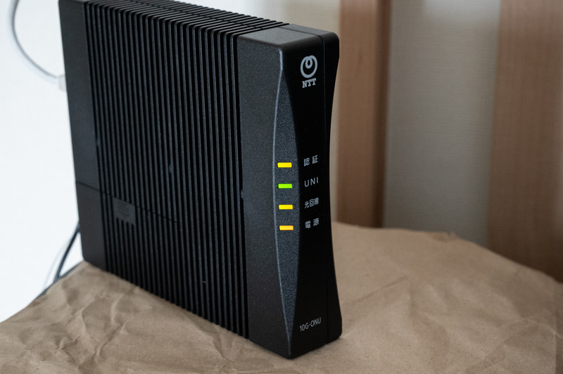 光クロスに申し込むとNTTから届く「10G-ONU」。ひかり電話を契約していないので、このようなネット専用のONU(≒モデム)になります