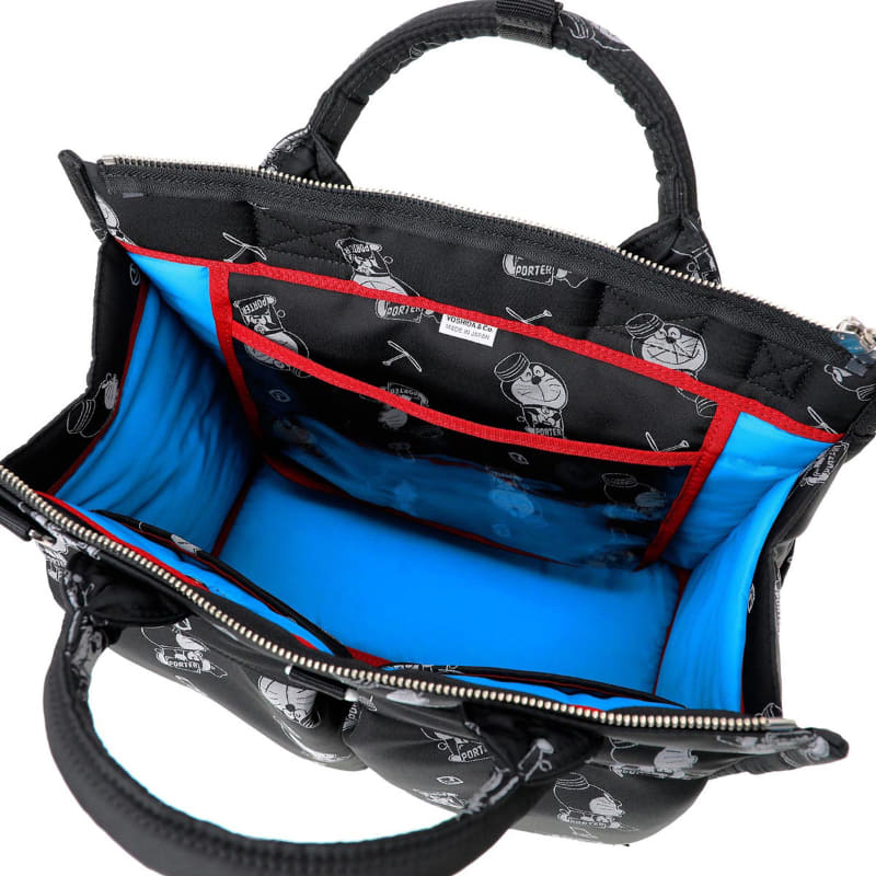 内装はドラえもんをイメージしたカラー