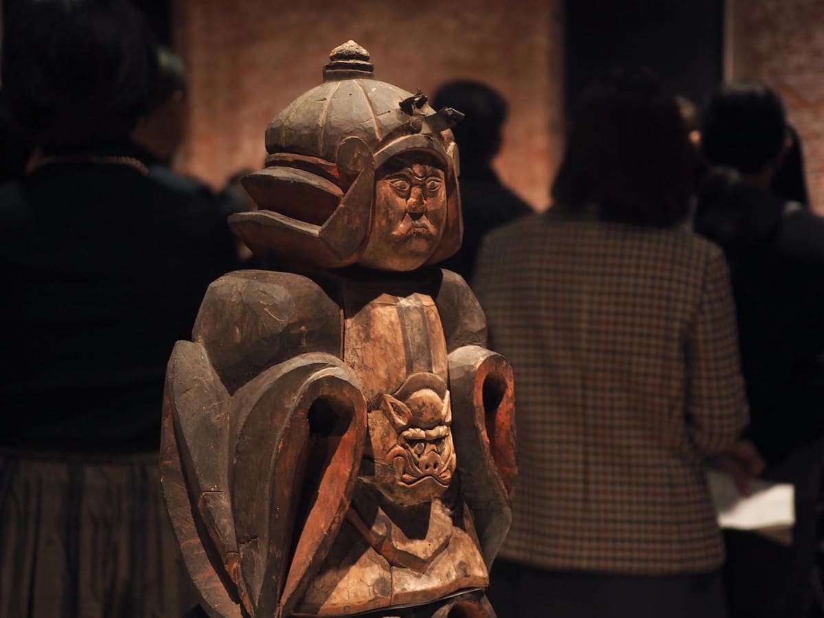 青森県五戸町の《毘沙門天立像》(個人蔵)