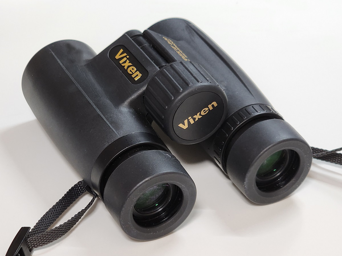 2日目はいつものビクセン双眼鏡を使いました。防振の倍率10倍ほどの近さはありませんでしたが、有明アリーナでも倍率8倍の「アトレックII HR8×32WP 」は十分活躍