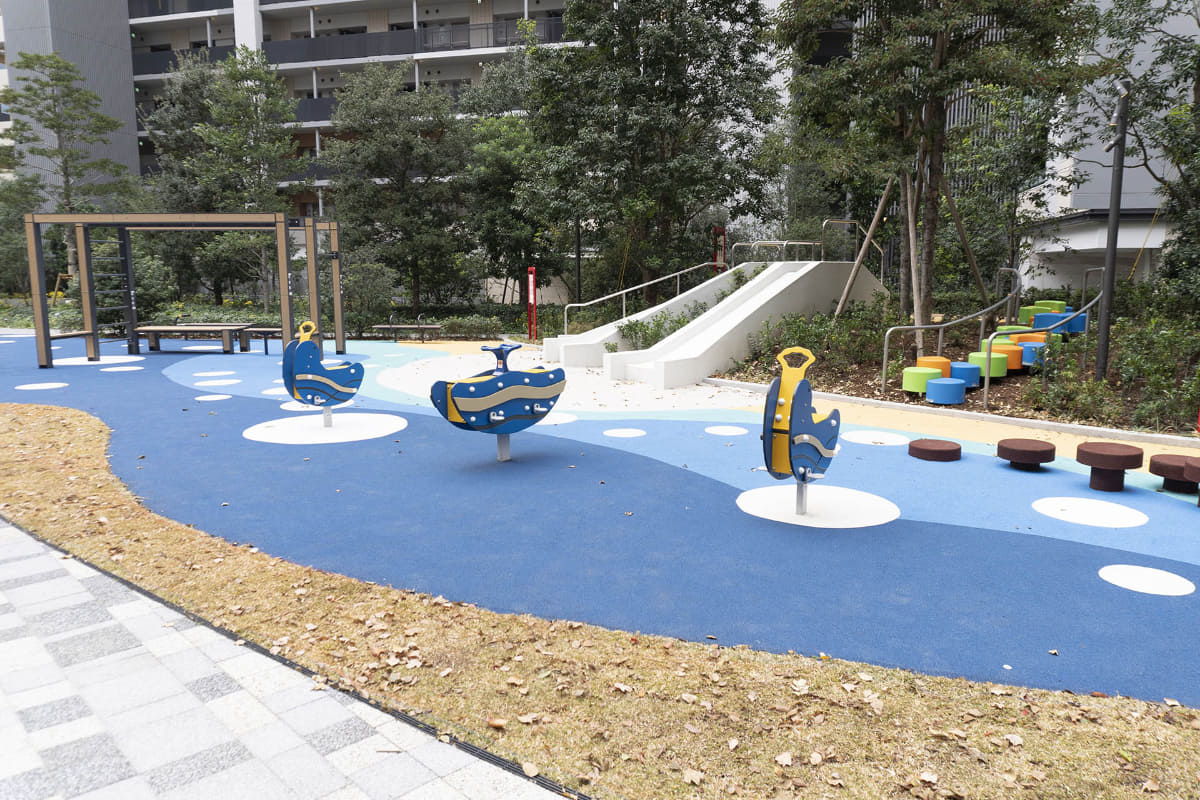 遊具が設置された「KODOMO PLAZA」