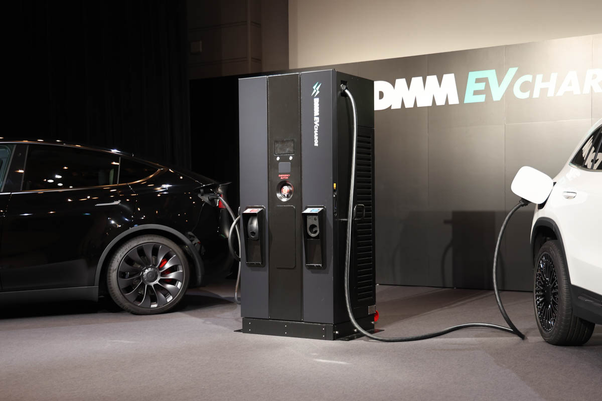 左がCHAdeMO、右がNACSのコネクタ