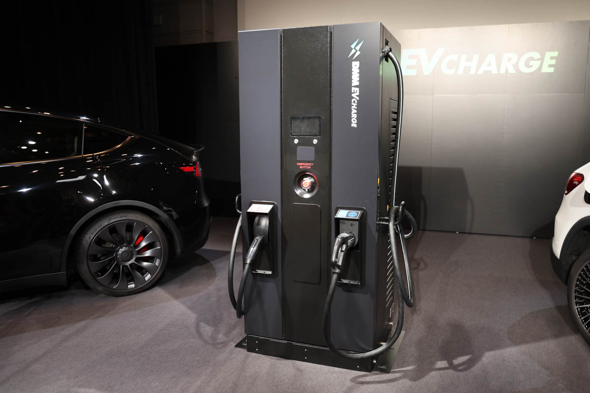 左がCHAdeMO、右がNACSのコネクタ