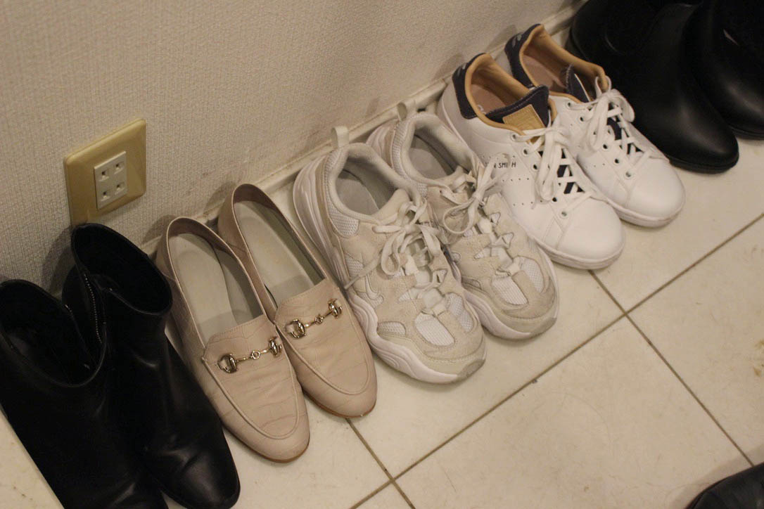 我が家の靴たち。サイズが多少大きめでも問題ないブーツ類だけは気軽に選ぶことができます。ちなみに、試着したときはイイ感じだったのに、購入して履き出したらイマイチ足に合わなかった靴もこれまでたくさんありました