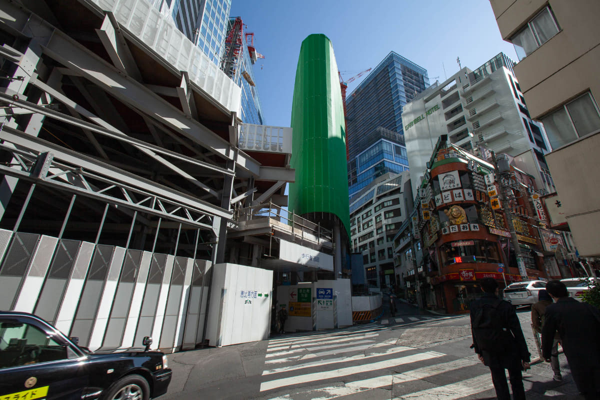 サクラステージ竣工前の同交差点(2月9日撮影)