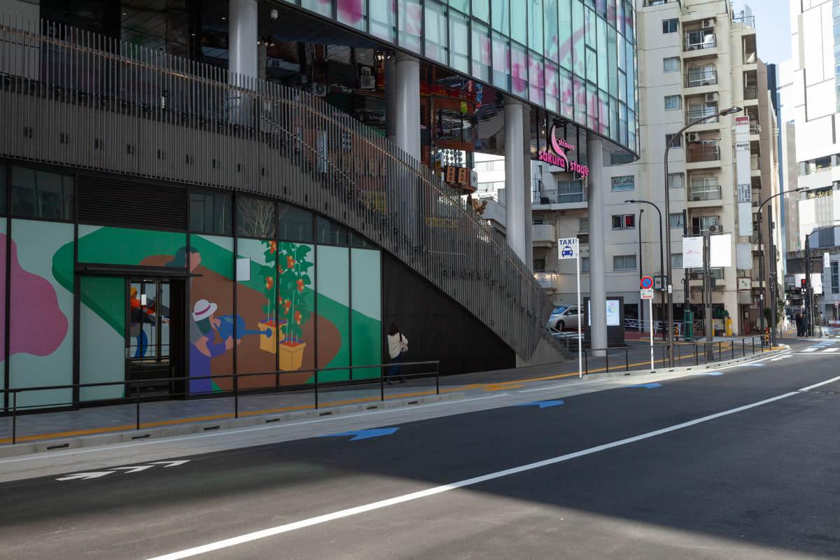 新設のタクシーベイ。タクシーの客待ちによる駐車が可能となっている