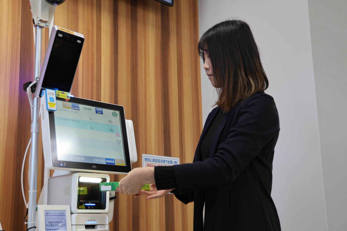 バーコードを読み取らなくても商品を認識する