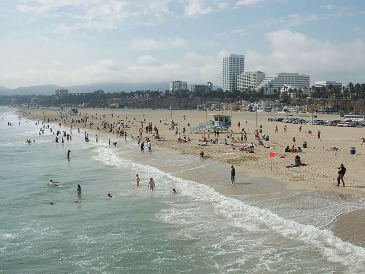 2007年、E3取材時に会場となった、サンタモニカのホテル群を望むビーチ。風光明媚だが、大量の人は集めないイベントだった