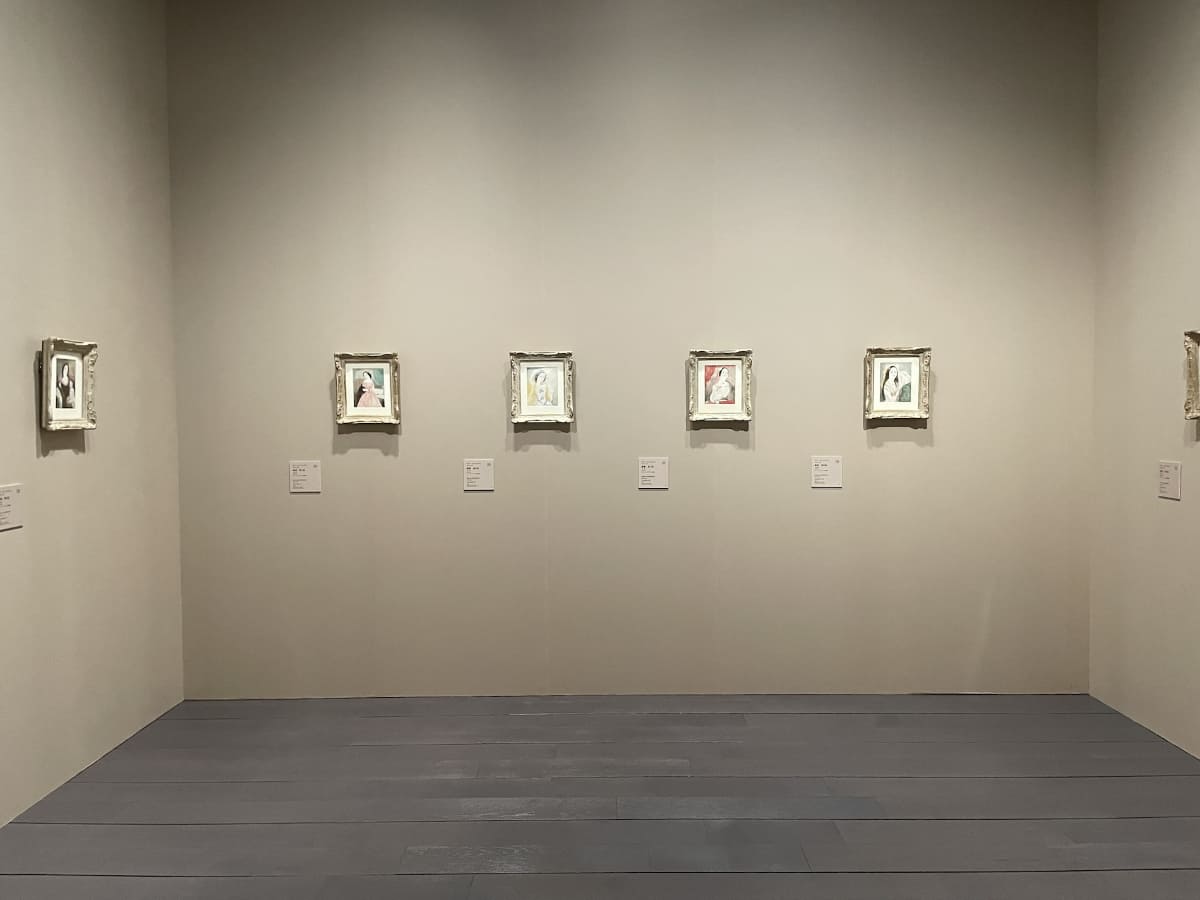 『椿姫』の挿絵のために制作された水彩画12点の展示風景