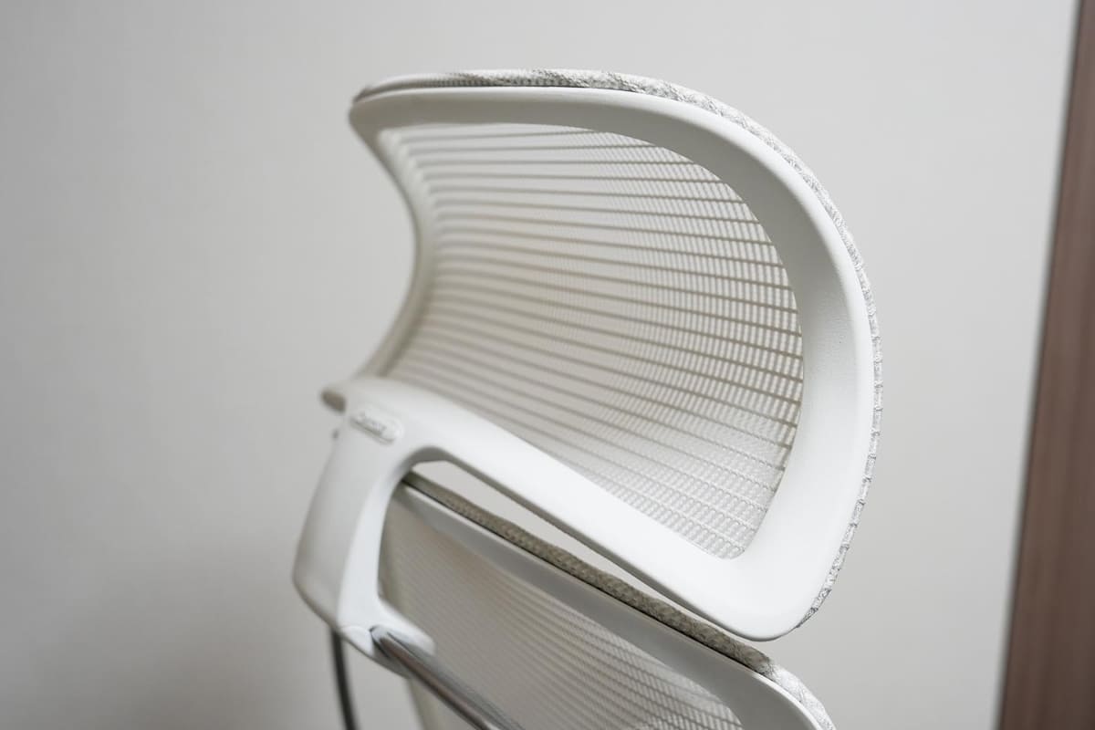 大型固定ヘッドレストはいらなかったかも? 　パーカー絡みやすいのが難点