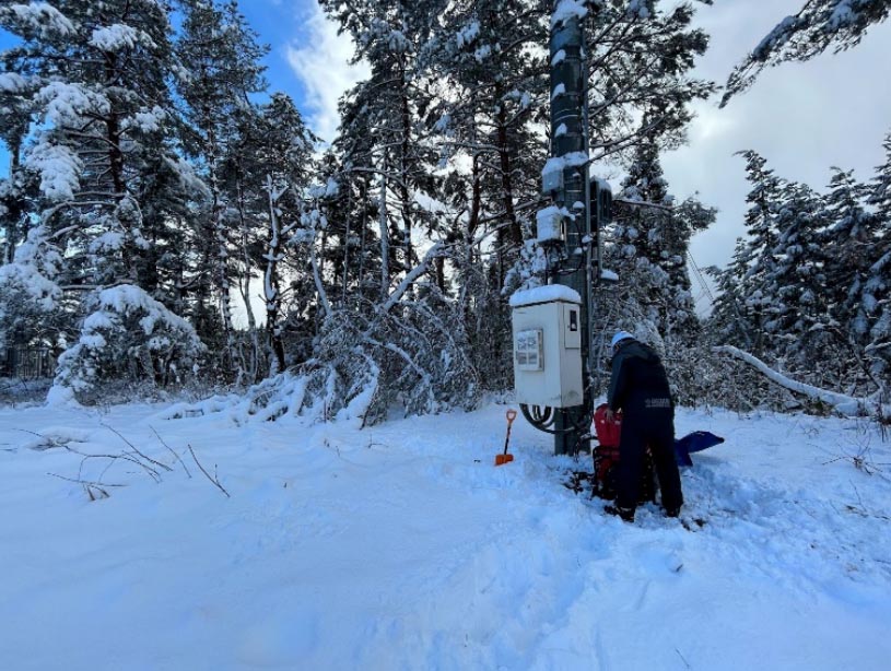 発電機への給油作業