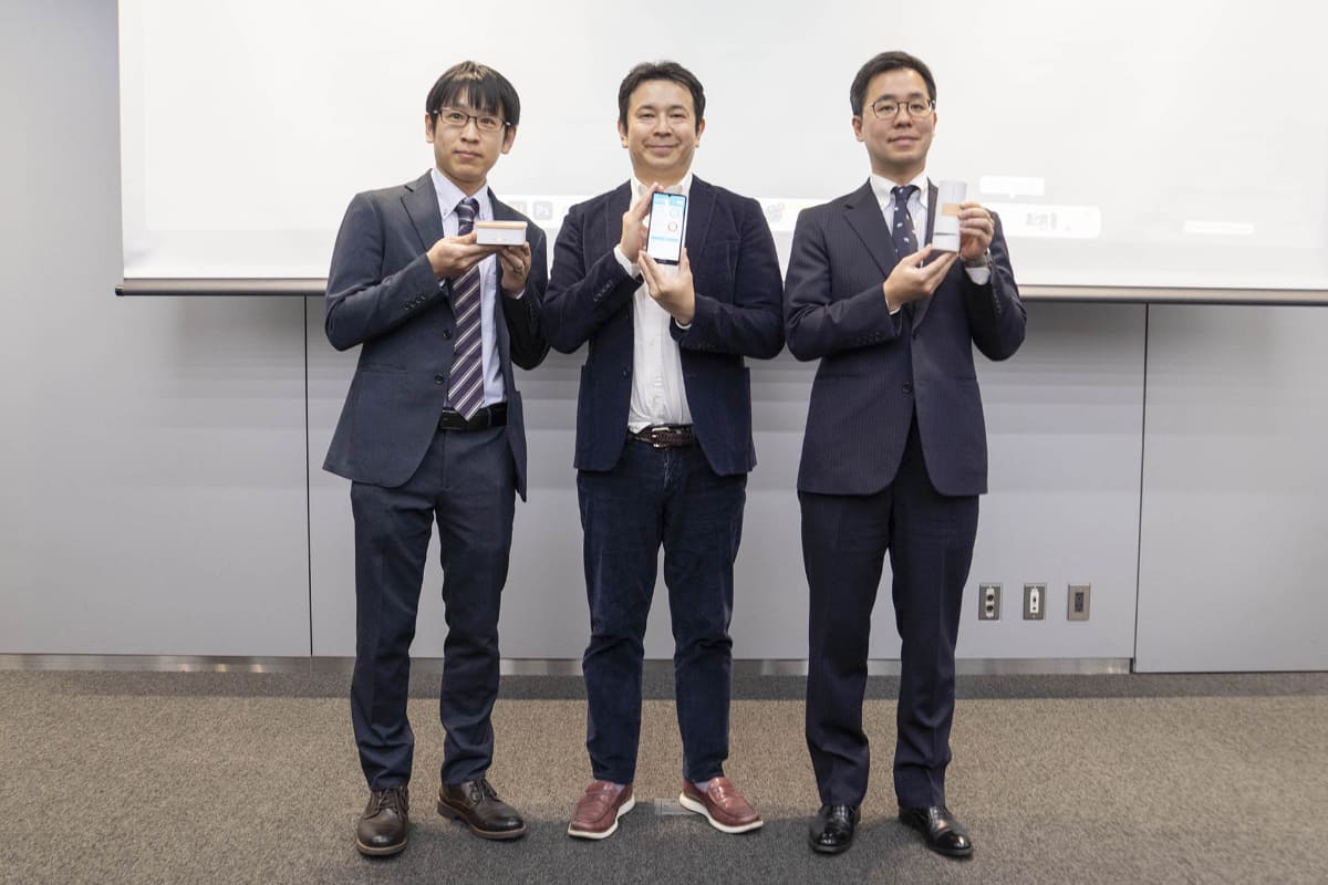 左から、シャープ Smart Appliances & Solutions事業本部 プラズマクラスター・ヘルスケア事業部 新規ヘルスケアPJ 課長 谷村基樹氏、おいしい健康 代表取締役CEO 野尻哲也氏、東洋製罐グループホールディングス イノベーション推進室長 三木逸平氏