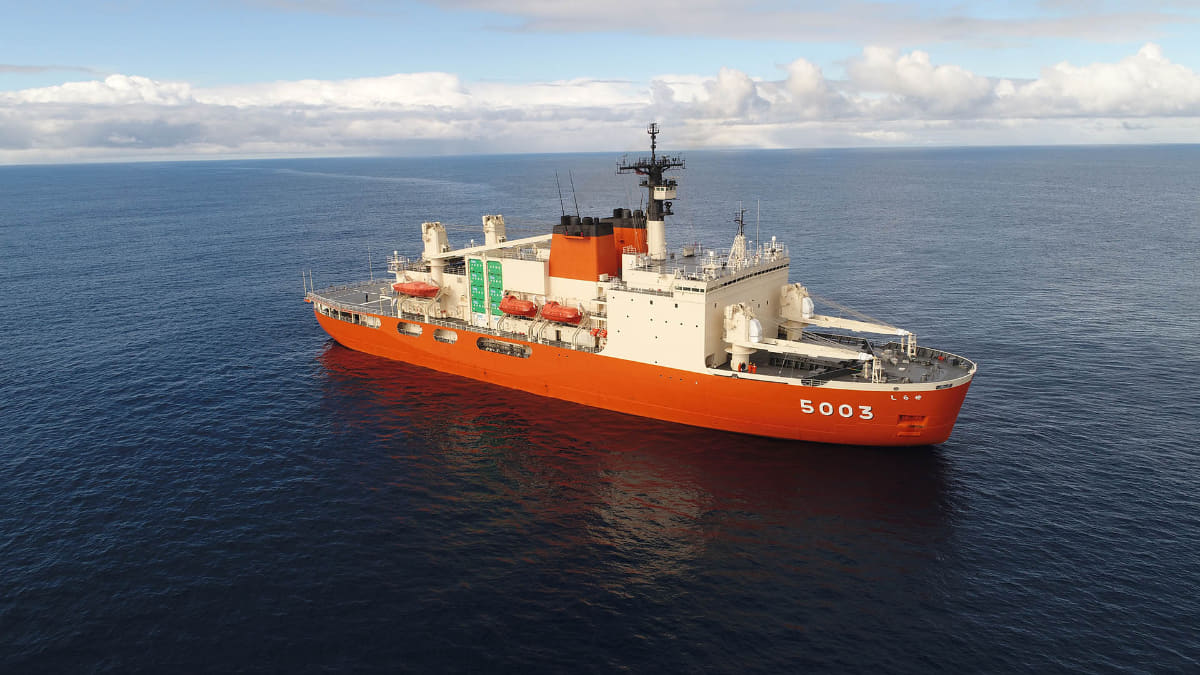 2009年に就役した南極観測船の2代目「しらせ」(画像：本人提供)