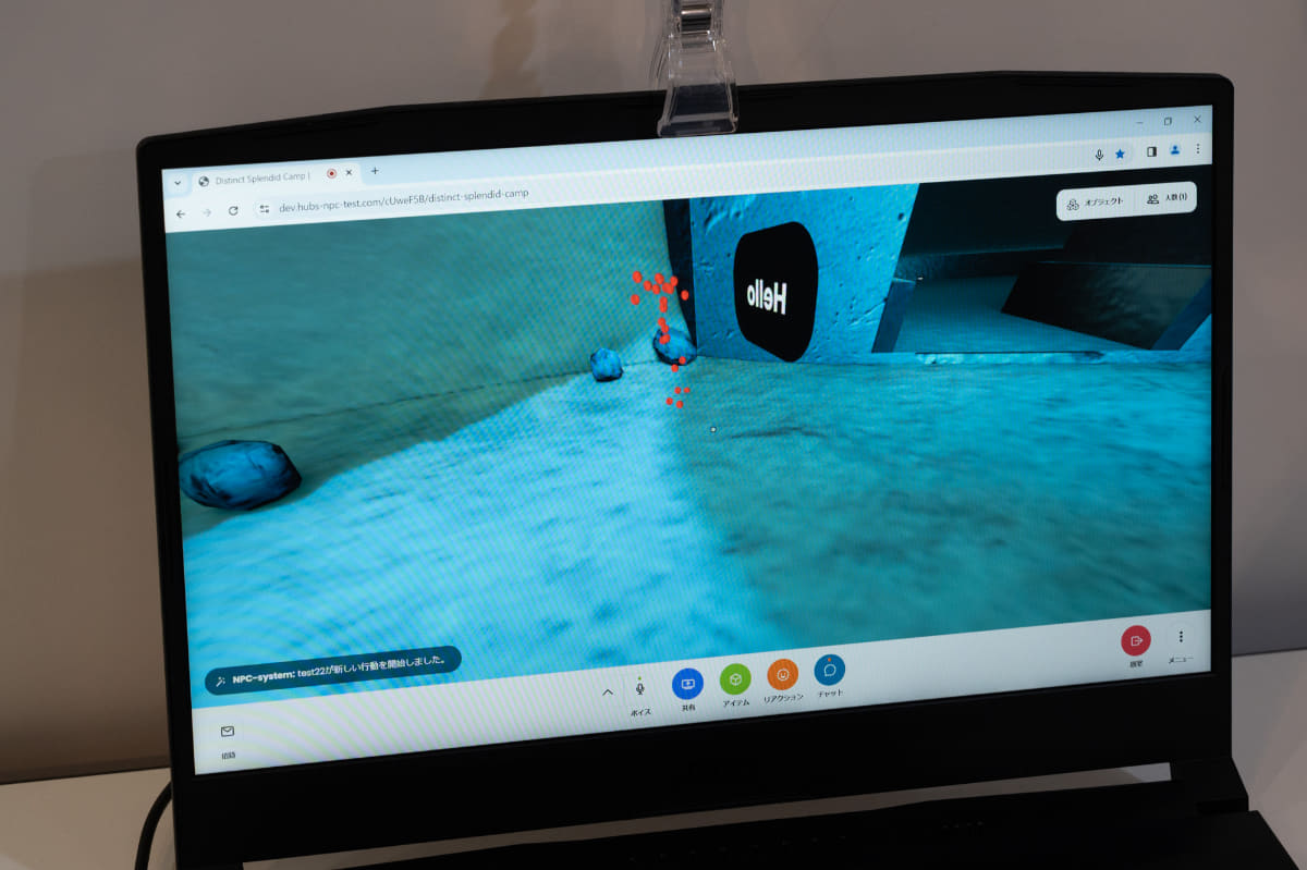 プレイヤーが離れると、行動ロジックに従いダンスを始めた