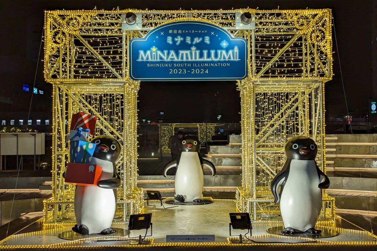 新宿駅のSuicaペンギンによるイルミネーション