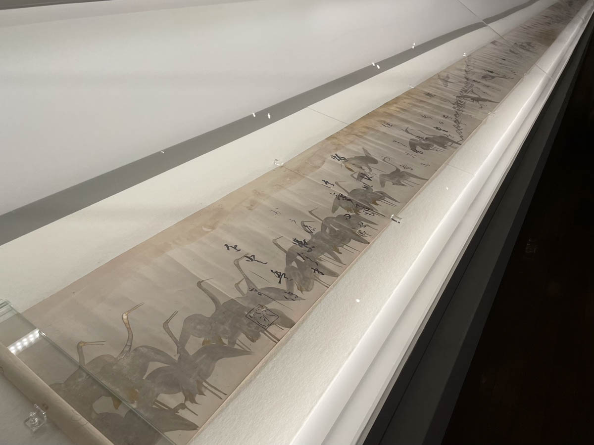 俵屋宗達が描いた下絵に本阿弥光悦が三十六歌仙の詠んだ和歌を書いていった、京都国立博物館蔵の《鶴下絵三十六歌仙和歌巻》は、長さ約13.6mもある