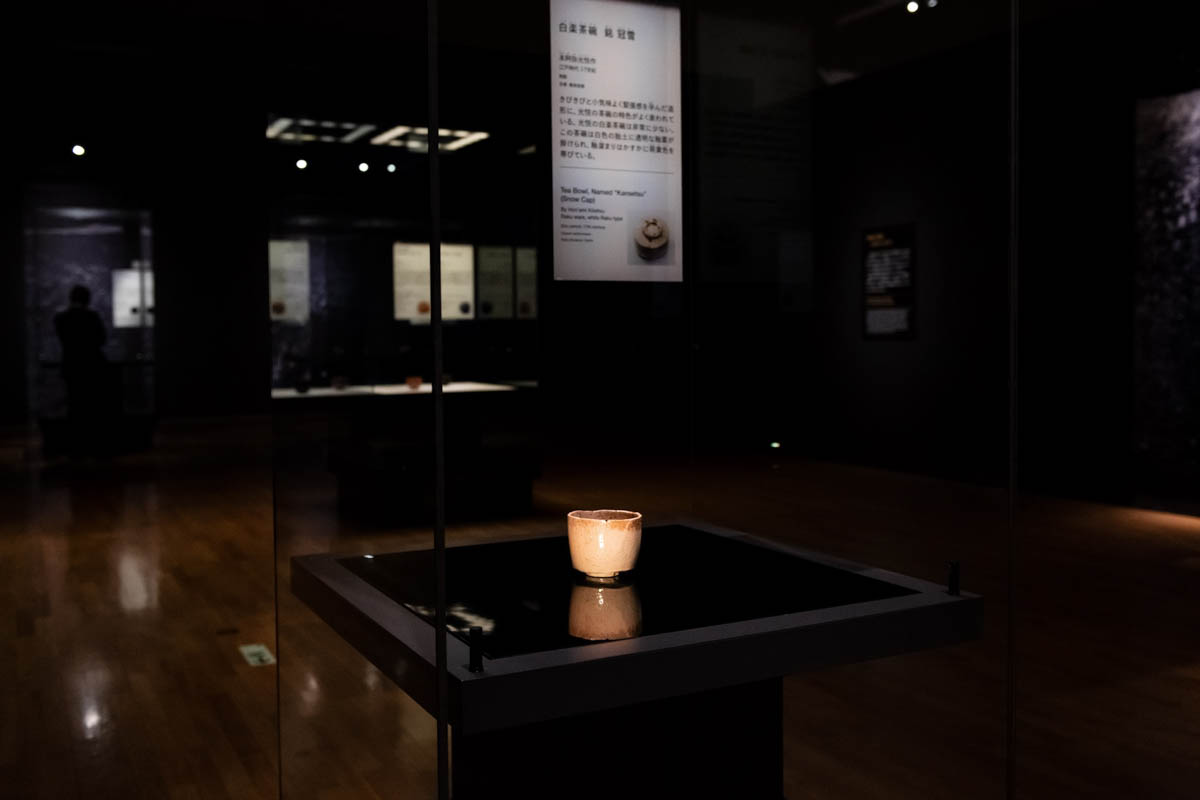 「第四章 光悦茶碗－土の刀剣」展示会場風景(写真提供：東京国立博物館。以下同)