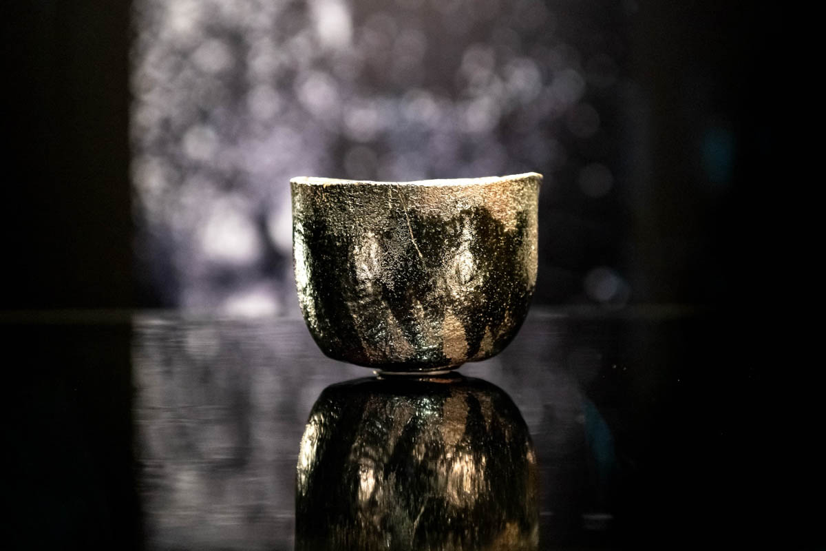 《黒楽茶碗 銘 村雲》本阿弥光悦作、江戸時代・17世紀、京都・樂美術館