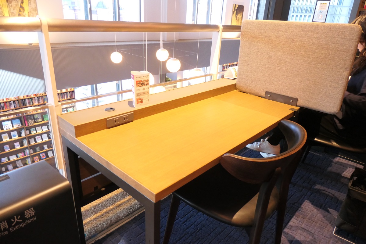 1人あたり1,200～1,300mmのテーブルの広さを確保しており、ゆったりした造りが受け入れられました