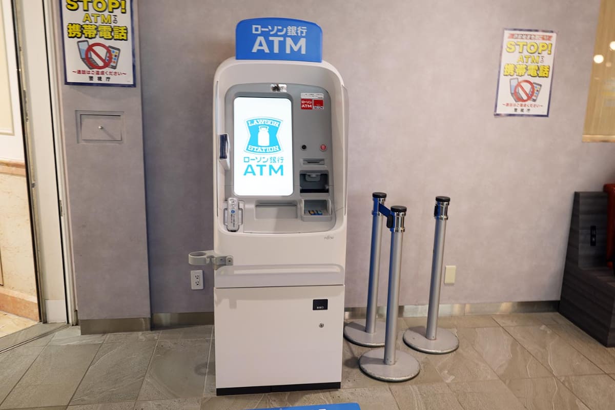 ローソンゲートシティ大崎アトリウム店に設置された新型ATM