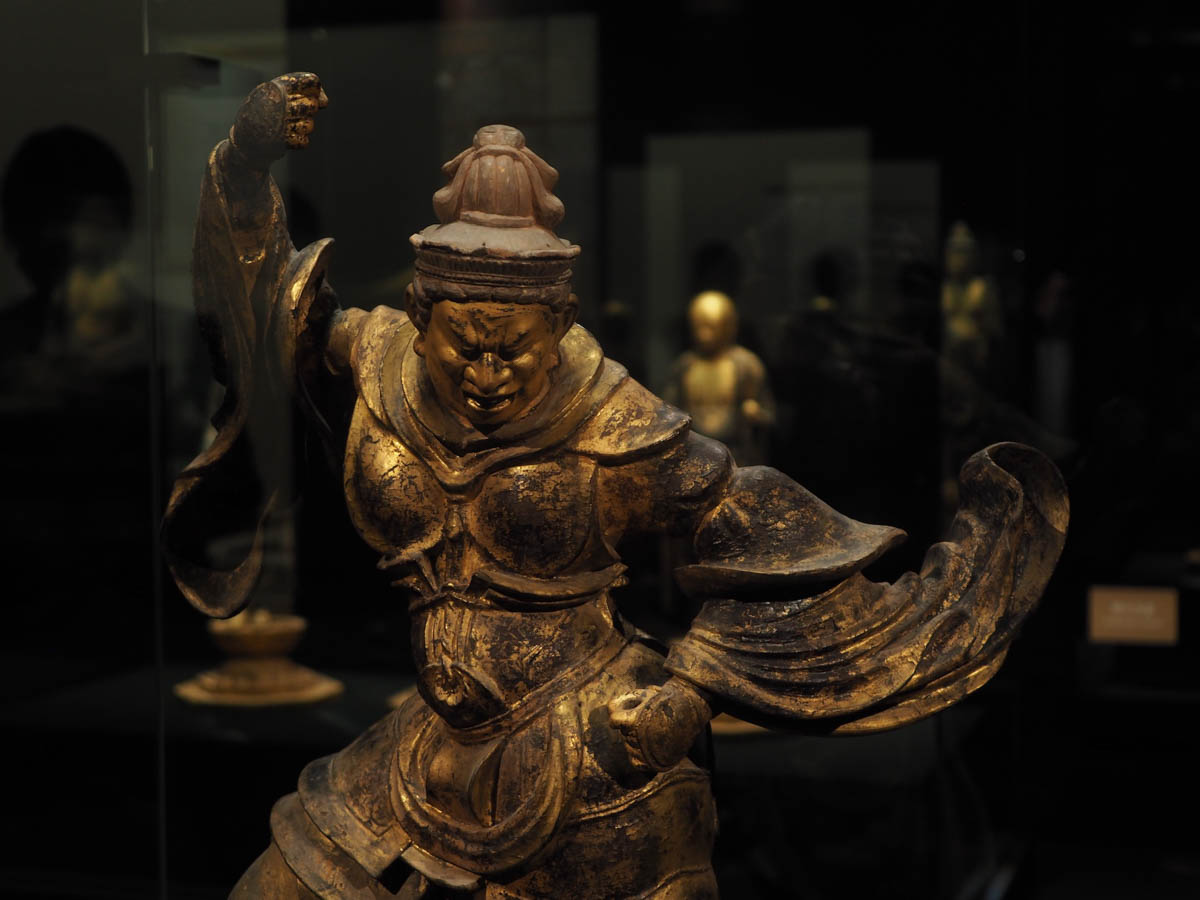 迫力の造形の《増長天立像》(中尊寺金色院蔵)