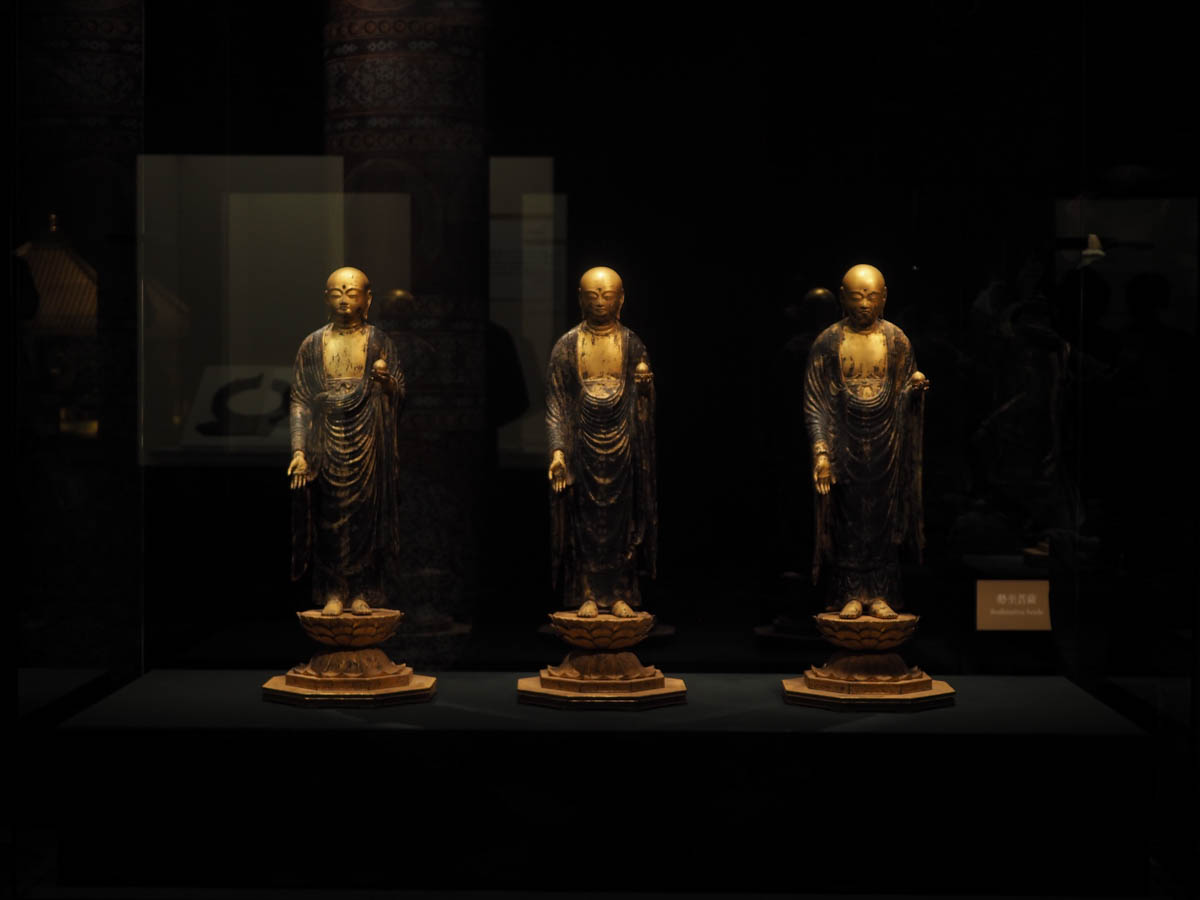 頭部をやや小さくつくるプロポーションの《地蔵菩薩立像》(中尊寺金色院蔵)