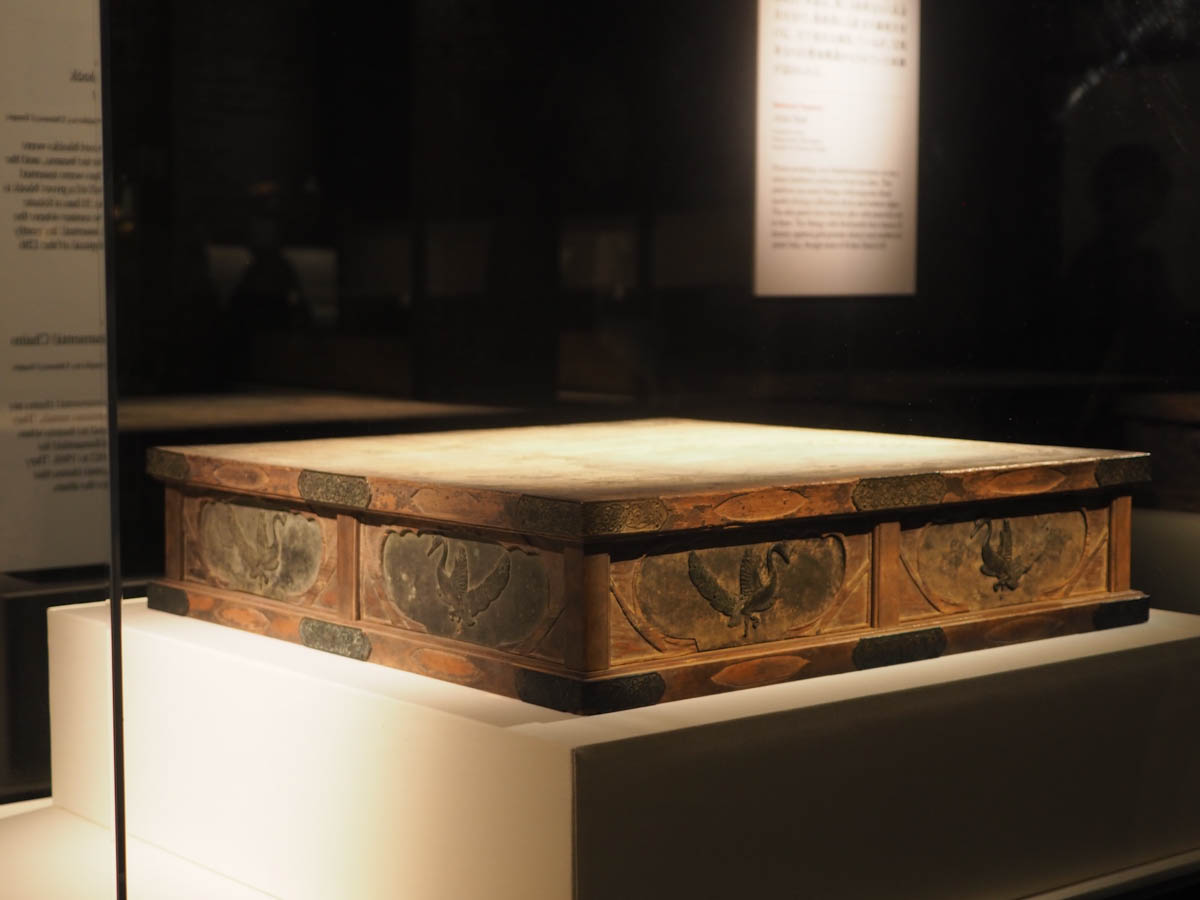 導師が座る台、国宝《礼盤(らいばん)》平安時代(中尊寺金色院蔵)