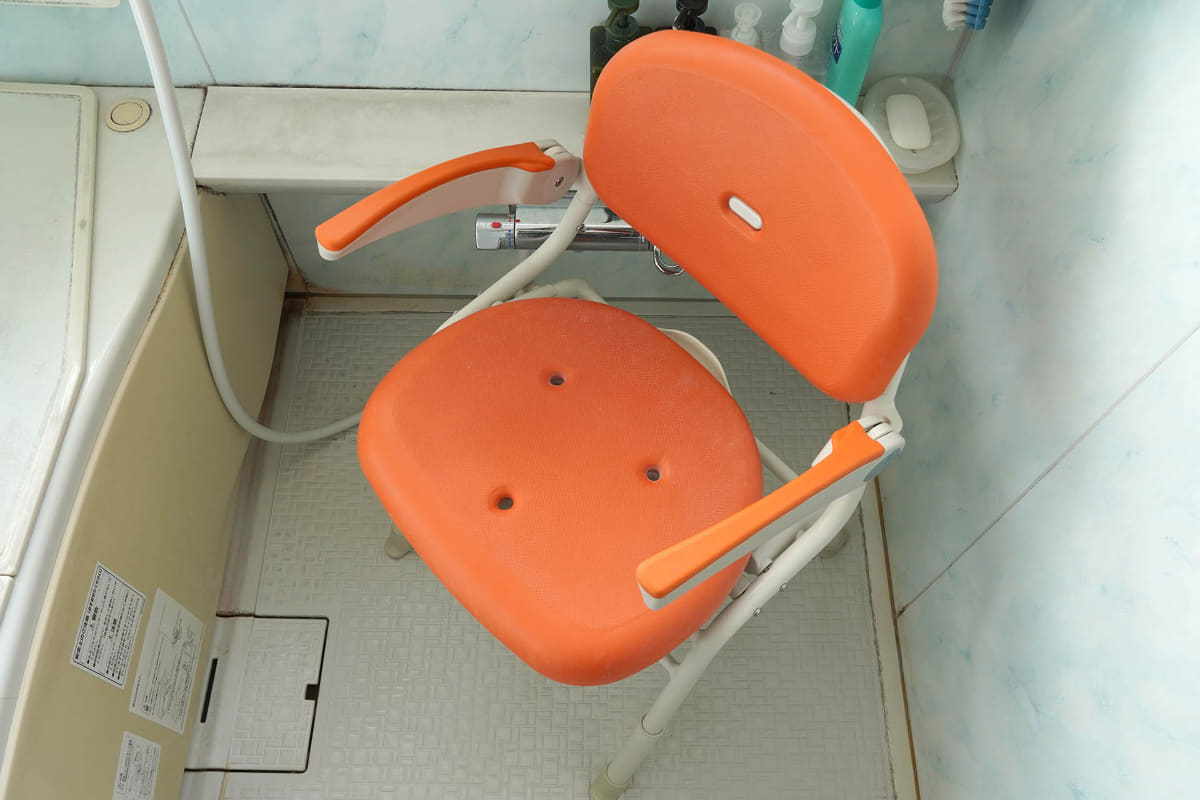 自力で自宅の風呂に入れるかわからないが、シャワーベンチも用意。必要なければ返却、必要であれば買い取りになる