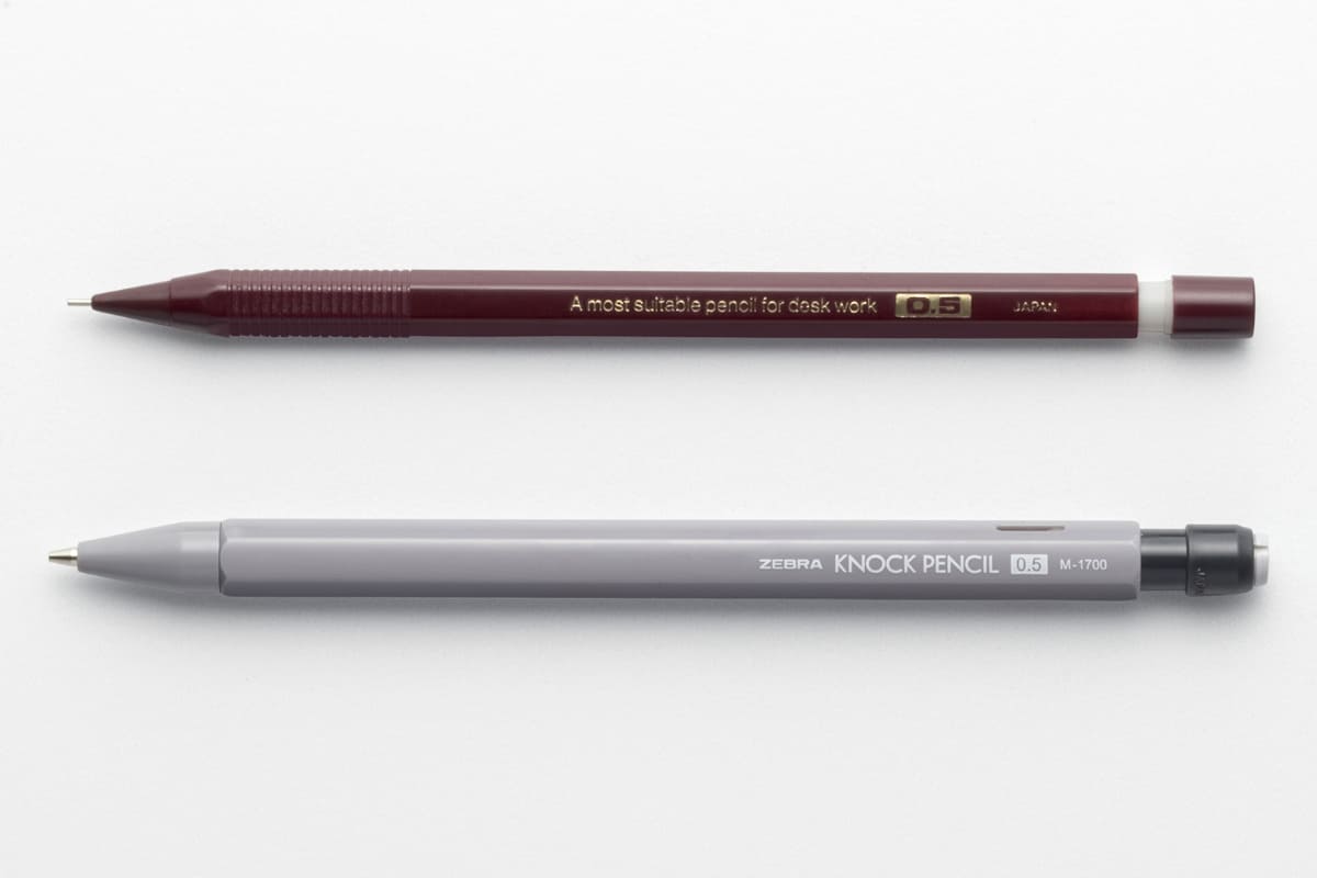 上：初代「ノックペンシルM-1300」 下：今回「ノックペンシルM-1700」