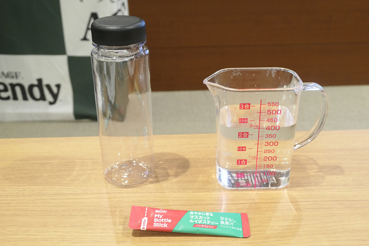 実際にマイボトルスティックと水で5秒で作ってみた