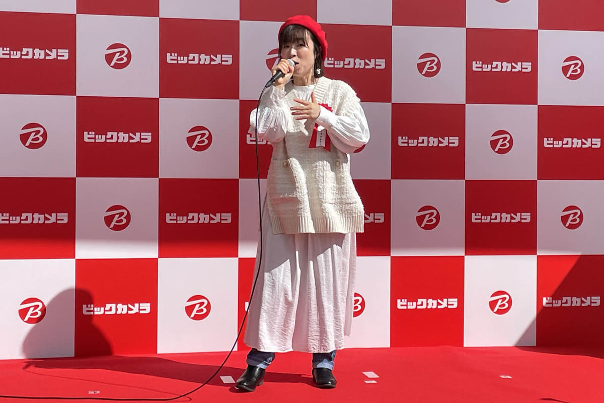 セレモニーではテーマソング歌唱担当のKanakoさんが生歌を披露した