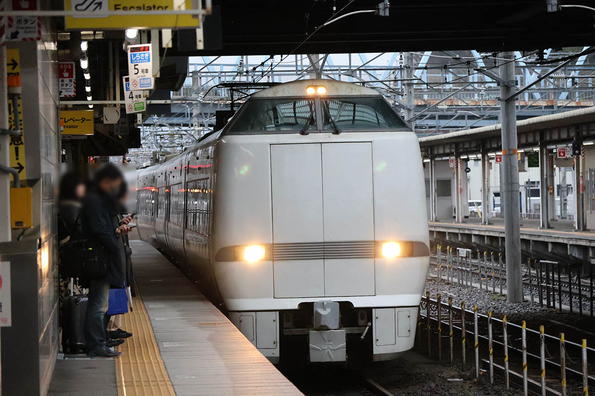 米原で特急しらさぎ号に乗り換えます
