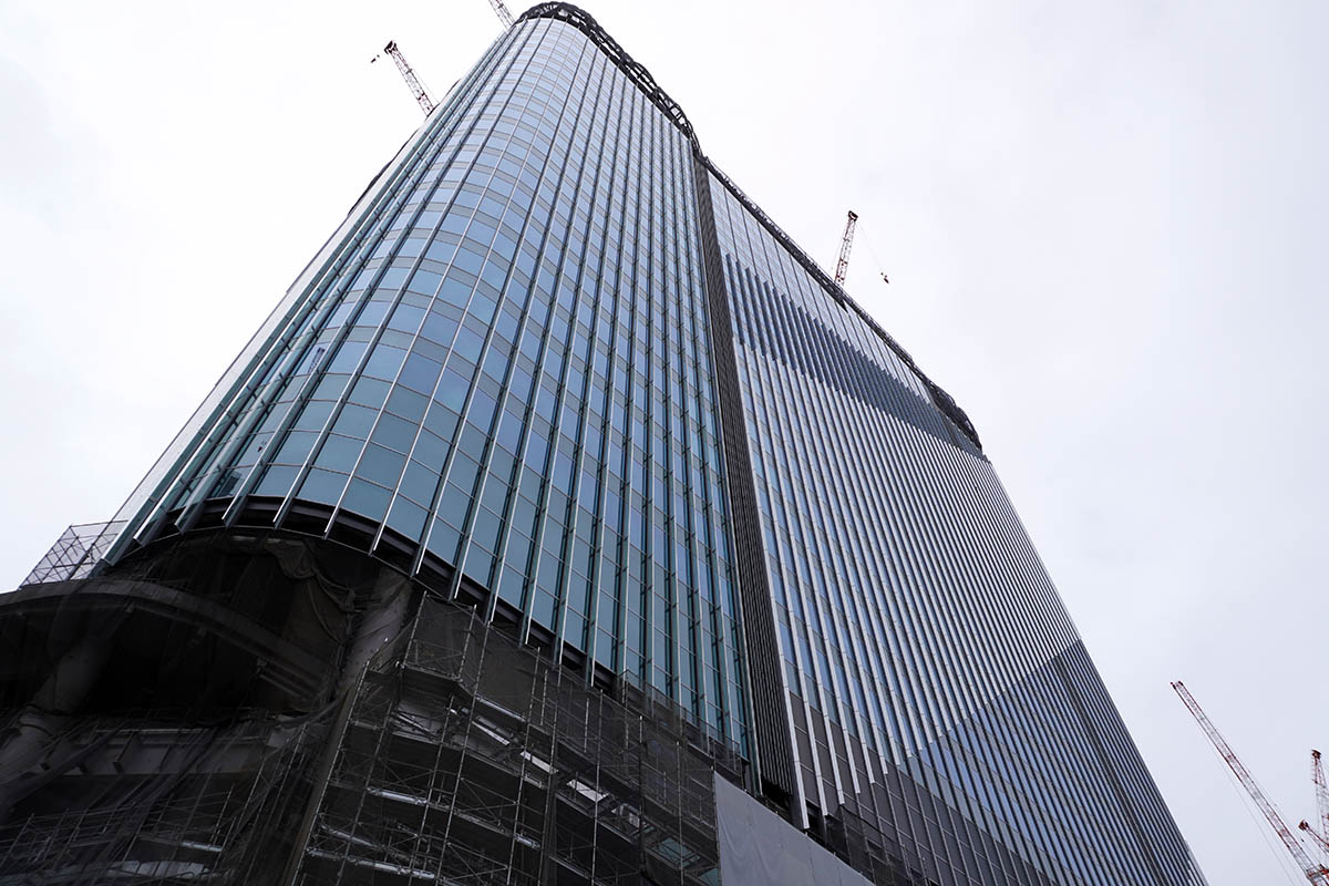 THE LINKPILLAR 1NORTH。駅前から撮影