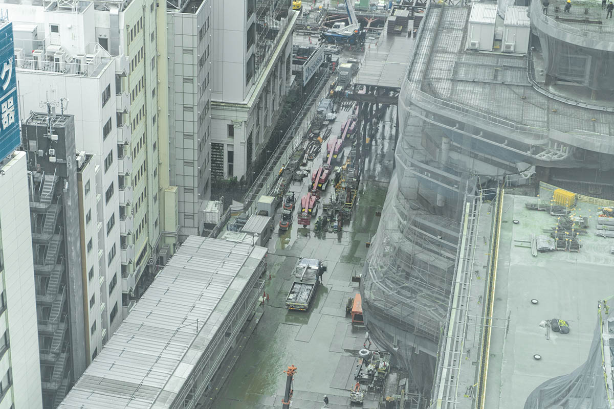 じかに見ることはできなかったが、開発エリアの西側では明治初期に鉄道を敷設するため海上に構築された構造物である高輪築堤跡が出土した。2027年度に公開予定