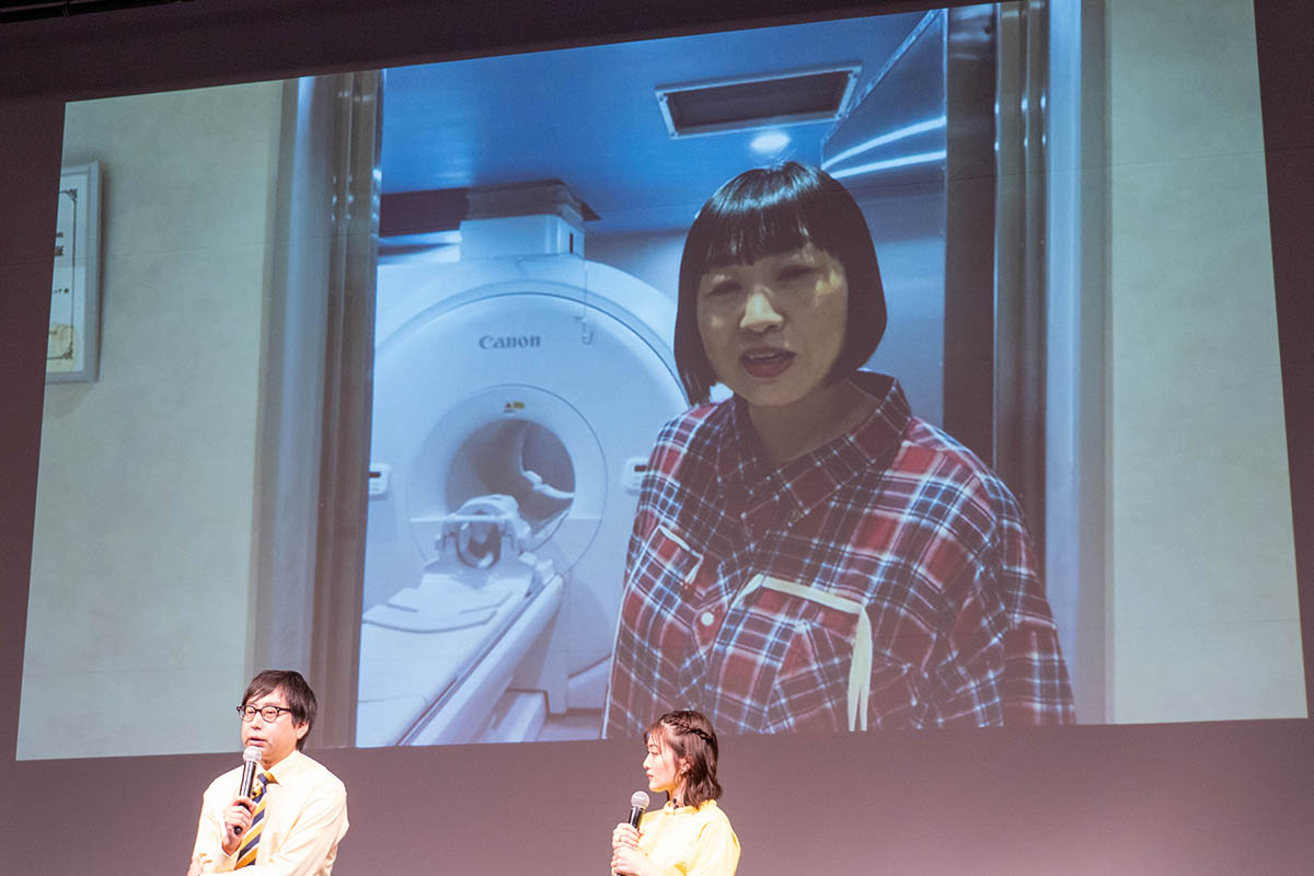 提携する医療機関から中継する南海キャンディーズのしずちゃん。ボクシング経験があることから、脳の検査も受けたことがあるという