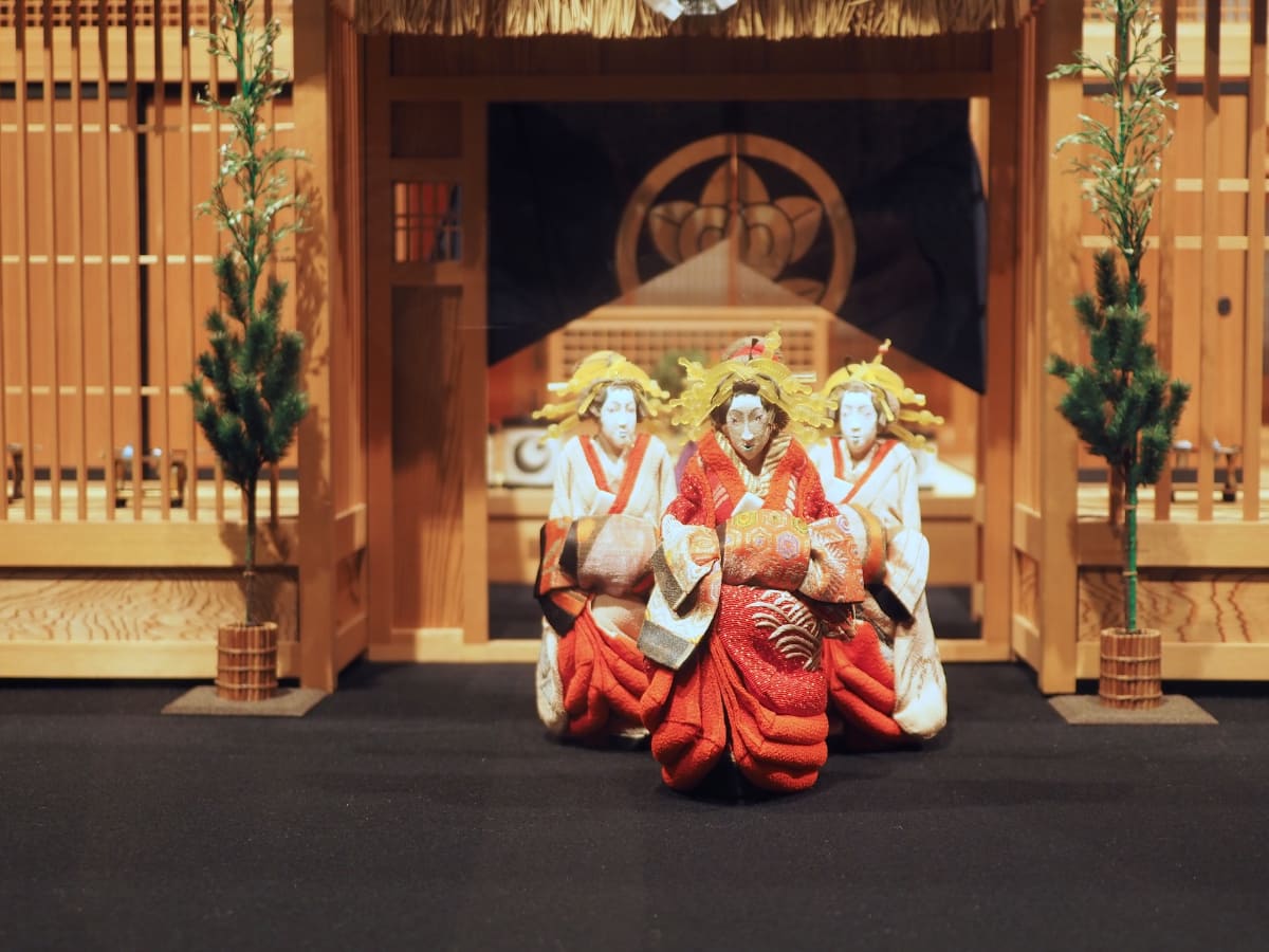 高さ20cmにも満たない人形だが、細部まで精緻な作り