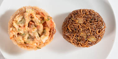 どん兵衛のおむすび(左)とU.F.O.のおむすび(右)