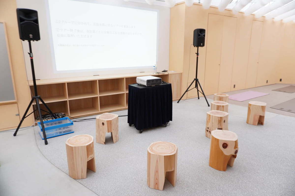 チカイチ内にはプロジェクターを使ったイベントができる場も用意している