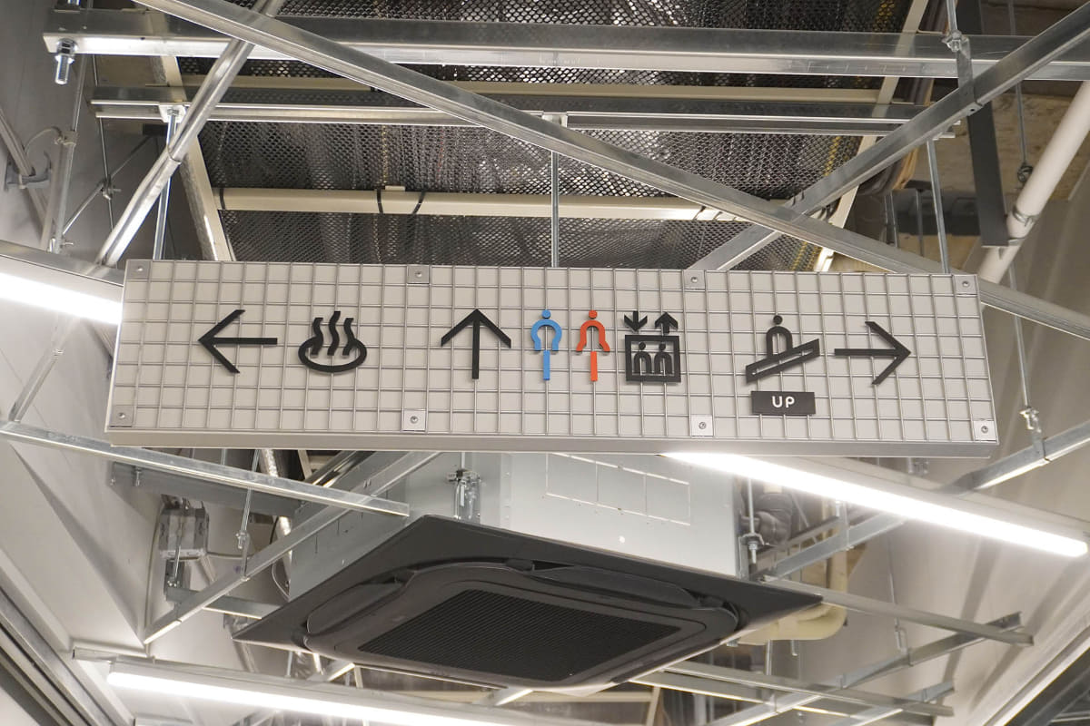 フロアの案内表示にはお風呂のマークも