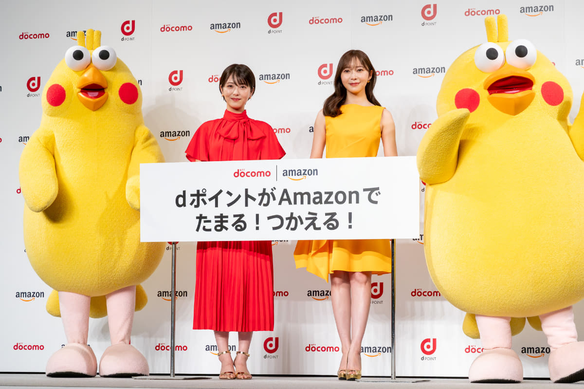 新CMに出演する浜辺美波(左)、指原莉乃(右)も駆けつけた